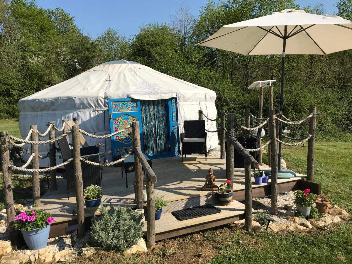 French Fields Luxury Glamping Original Mongolian Yurt Hotel Le-Vieux-Cerier Exterior foto