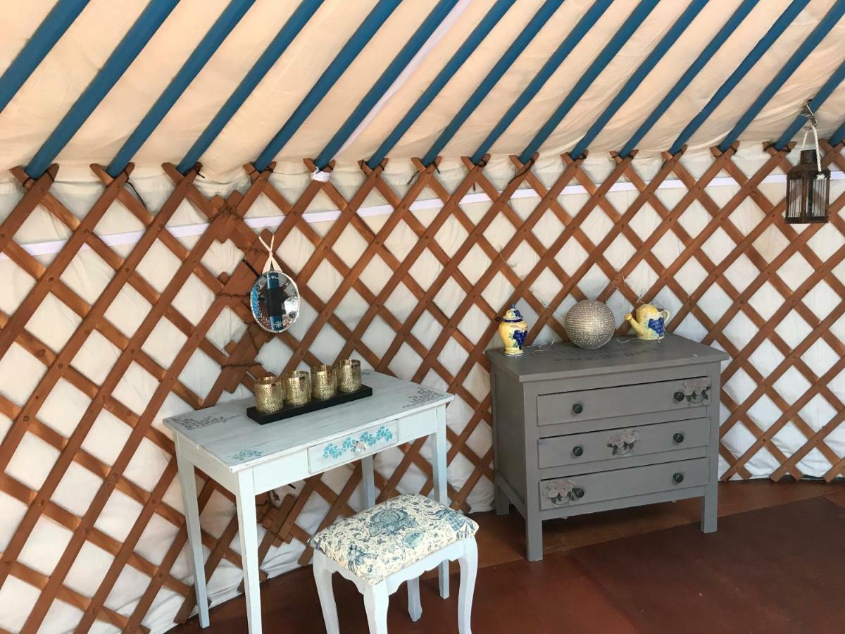 French Fields Luxury Glamping Original Mongolian Yurt Hotel Le-Vieux-Cerier Exterior foto